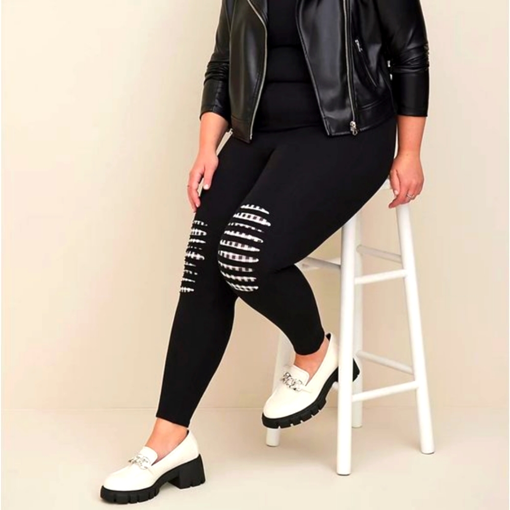 ❤️NWT TORRID LEGGING - SLASHED KNEE - BLACK CHECKERED UNDERLAY PLUS SIZE